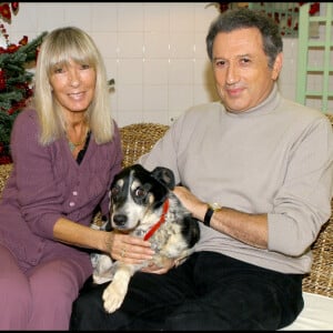 EXCLUSIF Michel Drucler et son femme Dany Saval avec leur nouveau chien Tommy adopté  lors du Noel des animaux de la S.P.A au palais des sports Marcel Cerdan.  © Guillaume Gaffiot / Bestimage