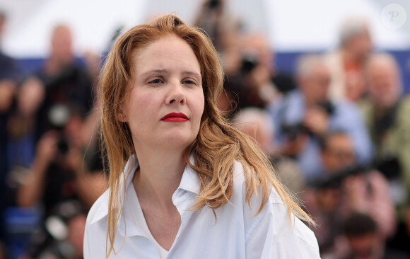 Justine Triet au photocall de "Anatomie D'une Chute" lors du 76ème Festival International du Film de Cannes, au Palais des Festivals à Cannes, France, le 22 mai 2023. © Jacovides-Moreau/Bestimage