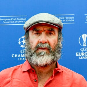 Eric Cantona (Prix du président de l'UEFA en reconnaissance de sa carrière de joueur magnifique et de son engagement pour des causes sociales) au photocall de la cérémonie du tirage au sort de la phase de poules de l'édition 2019-2020 de la Ligue des Champions à Monaco, le 29 août 2019. 