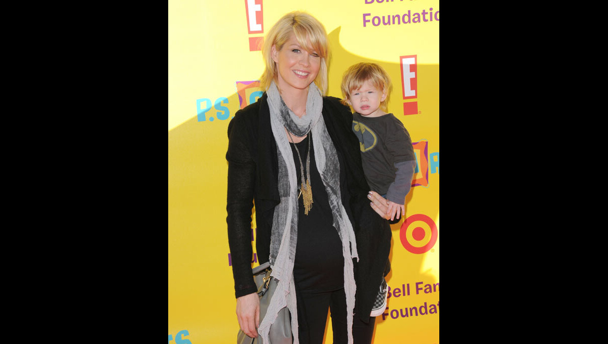 Photo Jenna Elfman et son fils Story Elias en novembre 2009 Purepeople