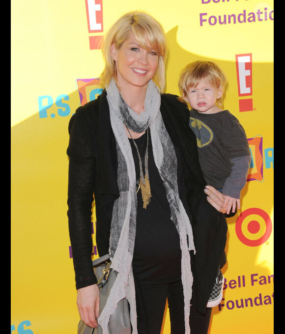 Jenna Elfman et son fils Story Elias en novembre 2009