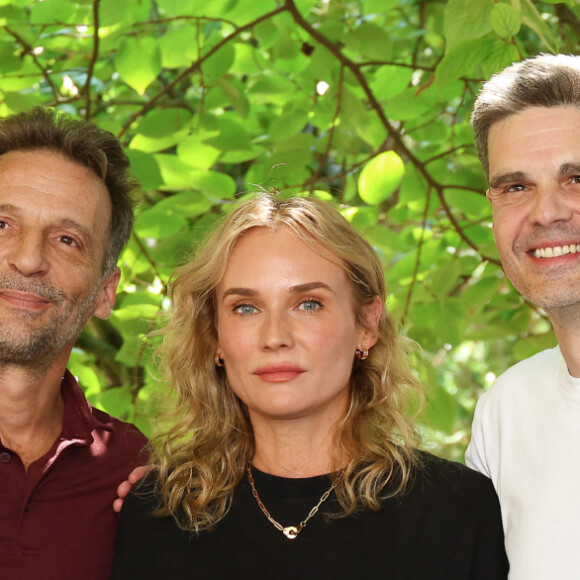 Mathieu Kassovitz, Diane Kruger et Yann Gozlan au photocall du film "Visions" lors de la 16ème édition du festival du film francophone (FFA) de Angoulême, France, le 24 août 2023. © Coadic Guirec/Bestimage 