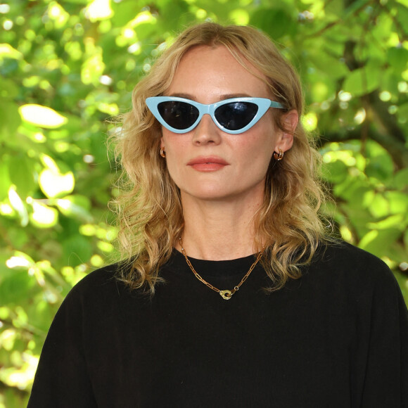 Ses lunettes de soleil étaient également atypiques.
Diane Kruger au photocall du film "Visions" lors de la 16ème édition du festival du film francophone (FFA) de Angoulême, France, le 24 août 2023. © Coadic Guirec/Bestimage 