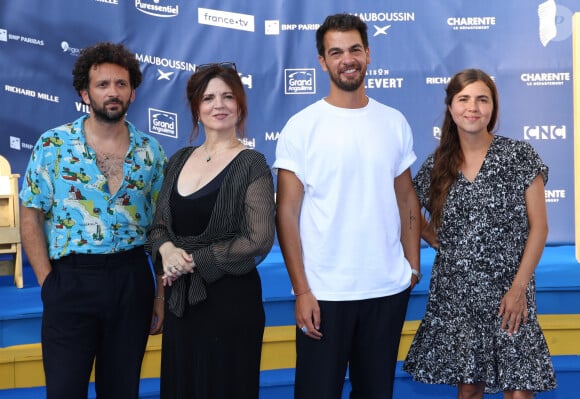 Agnès Jaoui, William Lebghil, Julien Carpentier et Dom La Nena - Arrivées sur le tapis bleu de la 16ème édition du festival du film francophone de Angoulême le 24 août 2023. © Coadic Guirec / Bestimage 