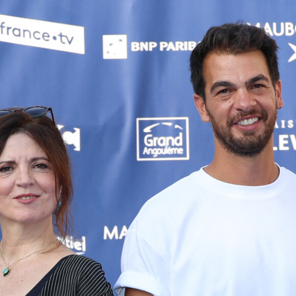 Agnès Jaoui, William Lebghil, Julien Carpentier et Dom La Nena - Arrivées sur le tapis bleu de la 16ème édition du festival du film francophone de Angoulême le 24 août 2023. © Coadic Guirec / Bestimage 