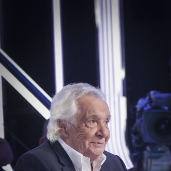 Exclusif - Michel Sardou sur le plateau de l'émission Touche pas à mon poste (TPMP) présentée en direct par C.Hanouna et diffusée sur C8 le 29 août 2022. © Jack Tribeca / Bestimage  No web en Belgique / Suisse