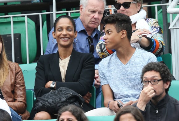 Christine Arron et son fils Ethan Arron - Les célébrités dans les tribunes lors des internationaux de France de Roland-Garros à Paris, le 2 juin 2017. © Dominique Jacovides-Cyril Moreau/Bestimage