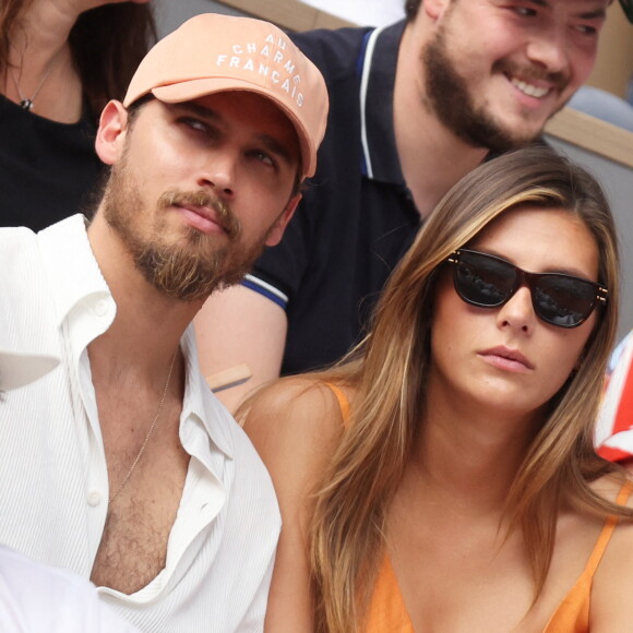 Théo Fleury et sa compagne Camille Cerf, Miss France 2015 en tribune lors des Internationaux de France de Tennis de Roland Garros 2022 à Paris, France, le 4 juin 2022. © Dominique Jacovides/Bestimage 