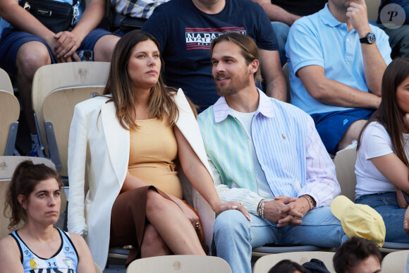 Camille Cerf (Miss France 2015) et son compagnon Théo Fleury dans les tribunes lors des Internationaux de France de Tennis de Roland Garros 2023. Paris, le 7 juin 2023. © Jacovides-Moreau / Bestimage 