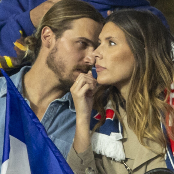 Camille Cerf (Miss France 2015) et son compagnon Théo Fleury dans les tribunes lors du match de la 5ème et avant-dernière journée de Ligue des nations entre la France et l'Autriche (2-0) au Stade de France à Saint-Denis le 22 septembre 2022.