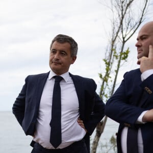 Gérald Darmanin, ministre français de L'Intérieur - Le président français Emmanuel Macron rencontre des habitants de Touho (Nouvelle-Calédonie), déplacés en raison de la montée de la mer, lors d'une visite et d'échanges sur les effets du changement climatique et de l'érosion du littoral, le 25 juillet 2023. © Raphaël Lafargue / Pool / Bestimage 