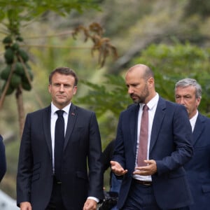 Emmanuel Macron, président de la République Française, assiste à une cérémonie honorifique à Touho, dans le cadre de son voyage officiel en Nouvelle-Calédonie. Touho, le 25 juillet 2023. © Raphael Lafargue/Pool/Bestimage 