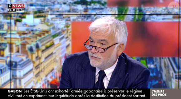 Pascal Praud sur le plateau de "L'heure des pros" pour CNews.