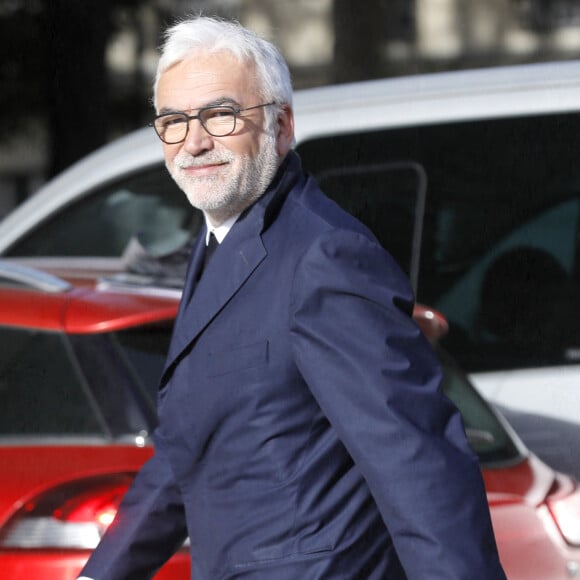 Pascal Praud - Arrivées aux obsèques de Etienne Mougeotte en l'église Saint-François-Xavier à Paris. Le 13 octobre 2021 © Jacovides-Clovis / Bestimage