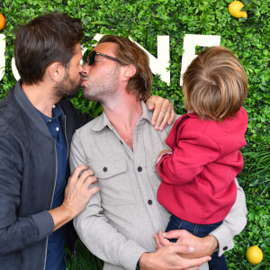 Christophe Beaugrand, son mari Ghislain Gerin et leur fils Valentin - Soirée d'anniversaire des 5 ans de la marque Joone, sur la péniche La Barge à Issy-les-Moulineaux. Paris, le 30 juin 2022 © Veeren / Bestimage
