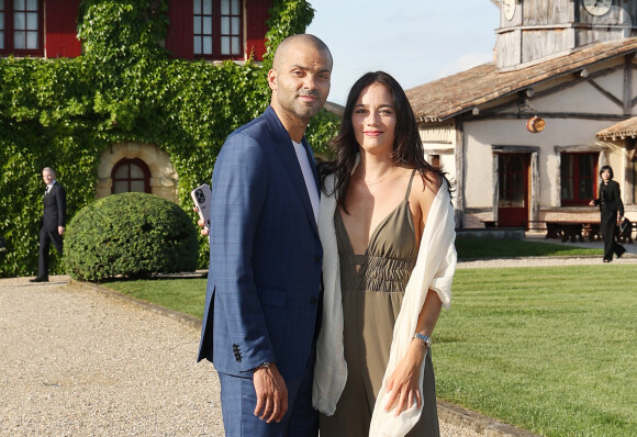 Semi Exclusif - Tony Parker et sa compagne Alizé Lim lors de la fête de la fleur et l'intronisation de personnalités commandeurs et ambassadeurs par la Commanderie du Bontemps au Château Smith Haut Lafitte à Martillac le 27 avril 2023. © Fabien Cottereau / Patrick Bernard / Bestimage