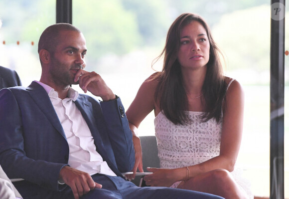 Tony Parker et sa compagne Alizé Lim - Tony Parker devient l'ambassadeur des courses hippiques en France et lance une série sur la chaine Equidia à l'Hippodrome ParisLongchamp le 17 juin 2021. © Coadic Guirec / Bestimage