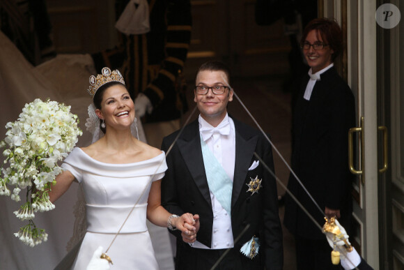 Déclarant notamment que ces rumeurs avaient eu de "graves conséquences" sur sa famille.
La princesse Victoria et le prince Daniel de Suède lors de leur mariage le 19 juin 2010. Photo par Urban Andersson