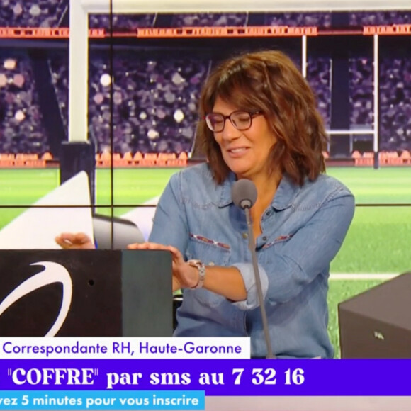 Estelle Denis sur le plateau d'"Estelle Midi" sur RMC.