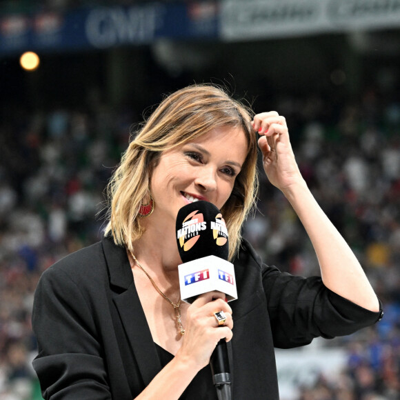 Isabelle Ithurburu (journaliste TF1) - Rugby : France vs Ecosse (30-27) - Match préparatif pour la coupe du monde 2023 à Saint-Étienne le 12 août 2023. © Frédéric Chambert / Panoramic / Bestimage 