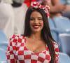 Très populaire sur les réseaux sociaux, Ivana Knoll vient de raconter l'agression dont elle a été la victime

Ivana Knoll lors du match "Japon - Croatie" lors de la Coupe du Monde 2022 au Qatar (FIFA World Cup Qatar 2022), le 5 décembre 2022. La fan croate Ivana Knoll, critiquée pour sa manière de s'habiller non conforme aux règles du Qatar, a affirmé qu'elle ne craignait pas d'être arrêtée pour ses tenues audacieuses lors de la Coupe du monde.