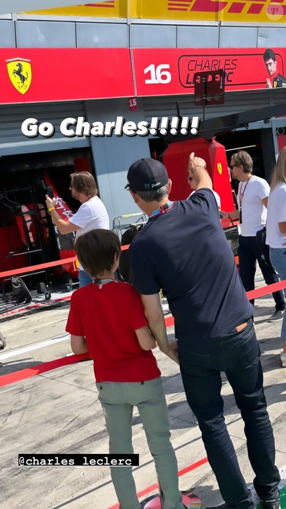 Ils ont posé devant les écuries de Ferrari
Gad Elmaleh avec son fils Raphaël