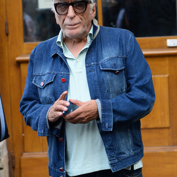 Gerard Darmon - Mariage de Claude Lelouch à la mairie du 18ème à Paris, le 17 juin 2023.