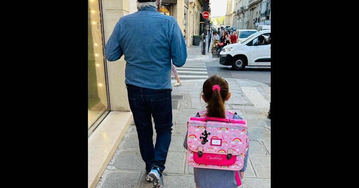 ZDJĘCIE Gérard Darmon ze swoją ostatnią córką Liną, 6 lat: Są cudownie gotowi na rozpoczęcie roku szkolnego