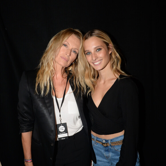 Estelle Lefébure et sa fille Ilona Smet lors du 10ème édition du "Etam Live Show" (Etam Lingerie) lors de la Fashion Week à Paris, France, le 26 septembre 2017.