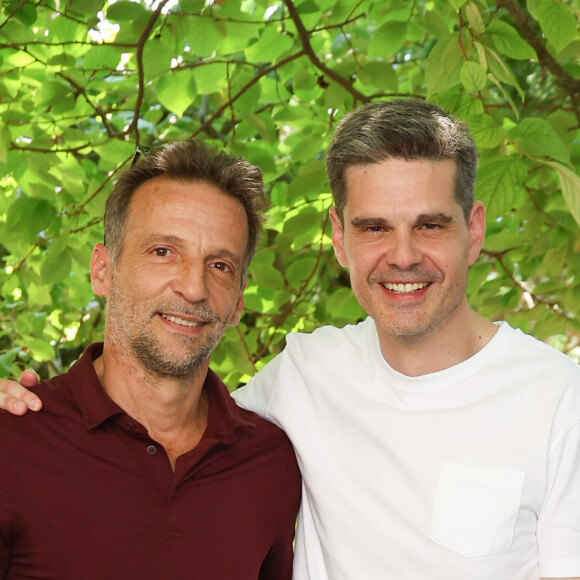 Heureusement, Mathieu Kassovitz va de mieux en mieux selon sa famille.
Mathieu Kassovitz et Yann Gozlan au photocall du film "Visions" lors de la 16ème édition du festival du film francophone (FFA) de Angoulême, France, le 24 août 2023. © Coadic Guirec/Bestimage 