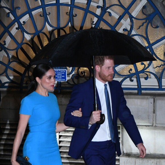 Mais depuis le départ du prince Harry et de Meghan Markle, ils ne se parlent plus.
Le prince Harry, duc de Sussex, et Meghan Markle, duchesse de Sussex arrivent à la cérémonie des Endeavour Fund Awards au Mansion House à Londres, Royaume Uni, le 5 mars 2020. 