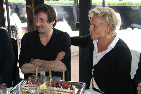 Exclusif - PPierre Palmade et Muriel Robin lors du déjeuner d'anniversaire de Pierre Palmade au restaurant Le Fouquet's à Paris, le 30 mars 2015. Pierre Palmade a eu 47 ans le 23 mars dernier.