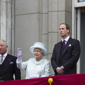 Prince William et prince Charles, Camilla Parker Bowles et Kate Middleton aux côtés d'Elizabeth II - Balcon de Buckingham Palace, Trooping the Colour, Londres 2012