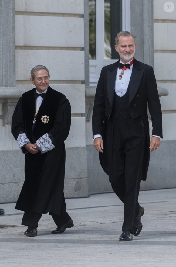 Le roi Felipe VI d'Espagne arrive à l'ouverture de l'année judiciaire 2023/2024, dans la salle plénière de la Cour suprême à Madrid, le 7 septembre 2023.