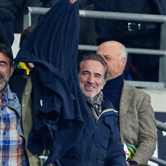 Jean Dujardin - Personnalités dans les tribunes du match de rugby "France vs Australie" au Stade de France à Paris. Le 5 novembre 2022