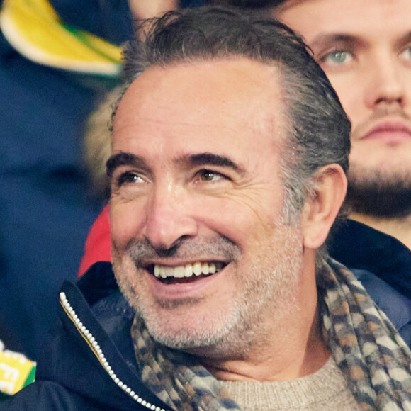 Jean Dujardin issu d'une famille de rugbymen
 
Jean Dujardin - Personnalités dans les tribunes du match de rugby "France vs Australie" au Stade de France à Paris.