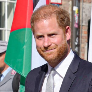 Le prince Harry arrive à l'hôtel de ville de Dusseldorf pour signer le livre d'or avant la cérémonie d'ouverture des Invictus Games au Merkur Spiel-Arena à Düsseldorf le 9 septembre 2023. © Imago / Panoramic / Bestimage 