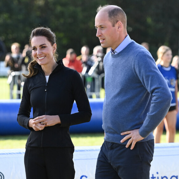 Le prince William, duc de Cambridge, et Catherine (Kate) Middleton, duchesse de Cambridge, visitent le clud de Rugby, City of Derry R.F.C. à Londonderry, Royaume Uni.