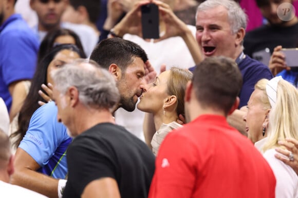 Après la rencontre, il a pu retrouver sa femme, Jelena, qu'il a tendrement embrassé
 
Novak Djokovic bat Daniil Medvedev - Les célébrités dans les tribunes du tournoi de l'US Open Flushing Meadows à New York, le 10 septembre 2023.
