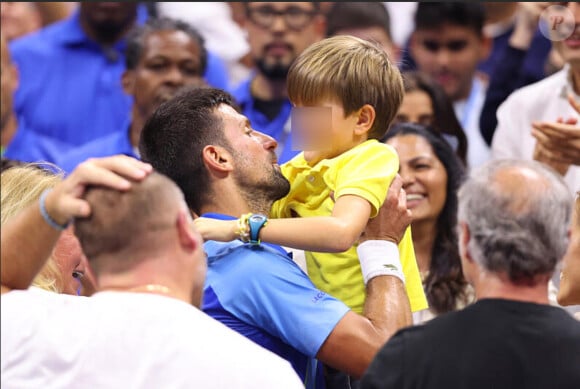 Novak Djokovic et son fils Stefan. Novak Djokovic remporte le tournoi de l'US Open Flushing Meadows à New York, le 10 septembre 2023.