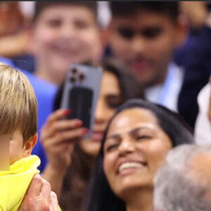 Novak Djokovic s'est également offert un beau moment avec son fils, Stefan (8 ans)
 
Novak Djokovic et son fils Stefan. Novak Djokovic remporte le tournoi de l'US Open Flushing Meadows à New York, le 10 septembre 2023.