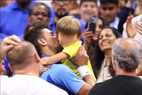Novak Djokovic s'est également offert un beau moment avec son fils, Stefan (8 ans)
 
Novak Djokovic et son fils Stefan. Novak Djokovic remporte le tournoi de l'US Open Flushing Meadows à New York, le 10 septembre 2023.