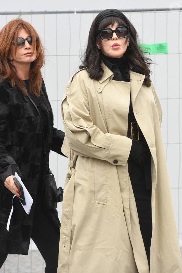 Isabelle Adjani - Célébrités au défilé Dior Collection Femme Prêt-à-porter Printemps/Eté 2023 lors de la Fashion Week de Paris, France, le 27 septembre 2022. © Giancarlo Gorassini/Bestimage 