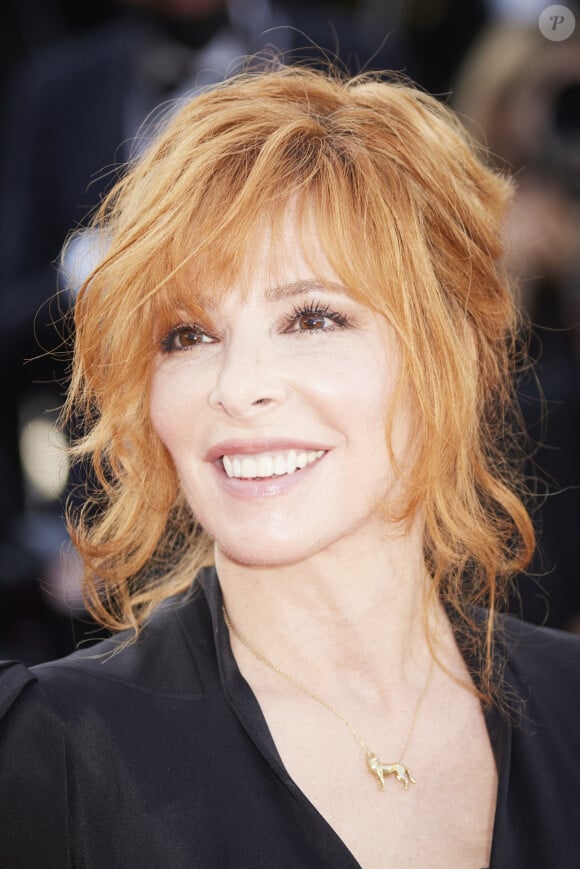 Mylène Farmer - Montée des marches du film " OSS 117 : Alerte rouge en Afrique Noire " lors du 74ème Festival International du Film de Cannes. Le 17 juillet 2021 © Borde-Jacovides-Moreau / Bestimage 