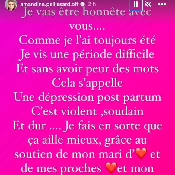 "Je vais être honnête avec vous, a t-elle écrit sur Instagram. Comme je l'ai toujours été, je vis une période difficile et sans avoir peur des mots, cela s'appelle une dépression post-partum."