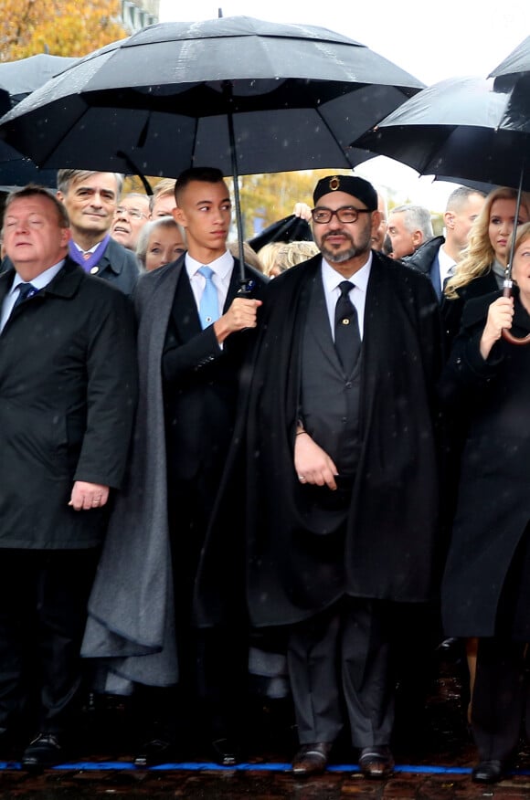 Le roi Mohammed VI du Maroc, son fils le prince Hassan - Cérémonie internationale du centenaire de l'Armistice du 11 novembre 1918 à l'Arc de Triomphe à Paris, le 11 novembre 2018. © Dominique Jacovides/Bestimage