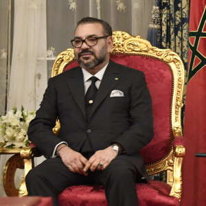 Il attaque majoritairement les poumons et les ganglions lymphatiques dans 90% des cas.
Le roi Felipe VI d'Espagne et Mohammed VI, le roi du Maroc, accompagné de son fils le prince Moulay Hassan, en conférence de presse au Palais Royal à Rabat, le 13 février 2019.