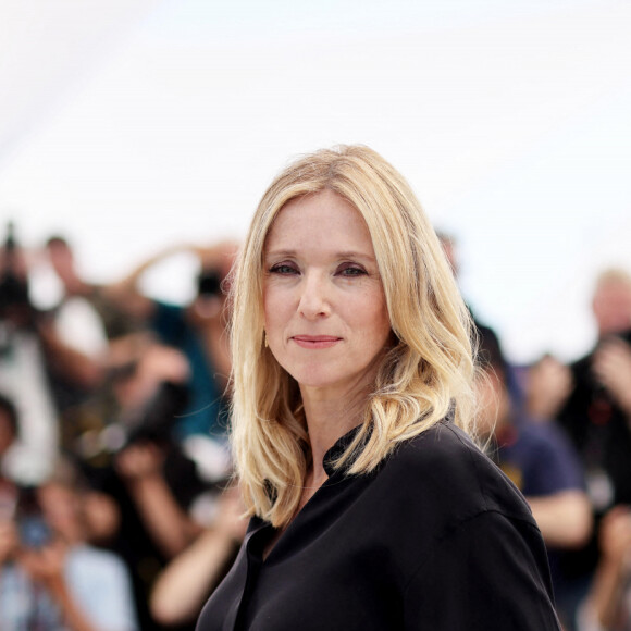 Mais pour Léa Drucker, c'est le prénom de femmes puissantes et lui confère une forte personnalité
Léa Drucker au photocall de "L'Eté Dernier (Last Summer)" lors du 76ème Festival International du Film de Cannes, le 26 mai 2023. © Moreau/Jacovides/Bestimage