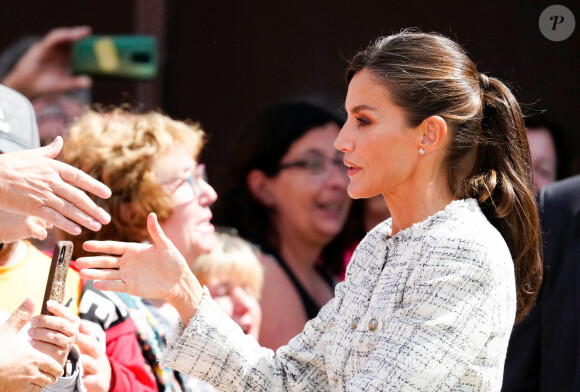 La reine Letizia d'Espagne préside avec les étudiants l'ouverture du Cours de Formation Professionnelle 2023/2024 au Centre de Formation Professionnelle Intégrée en Communication, Image et Son (CISLAN) à Langreo, Asturies, Espagne, le 13 septembre 2023 