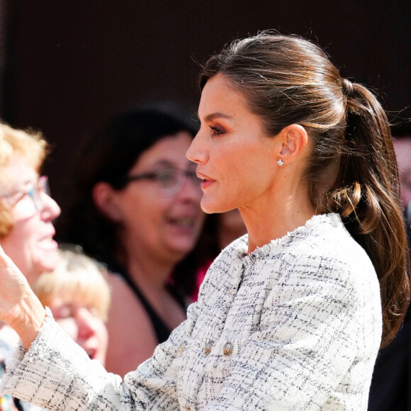 La reine Letizia d'Espagne préside avec les étudiants l'ouverture du Cours de Formation Professionnelle 2023/2024 au Centre de Formation Professionnelle Intégrée en Communication, Image et Son (CISLAN) à Langreo, Asturies, Espagne, le 13 septembre 2023 